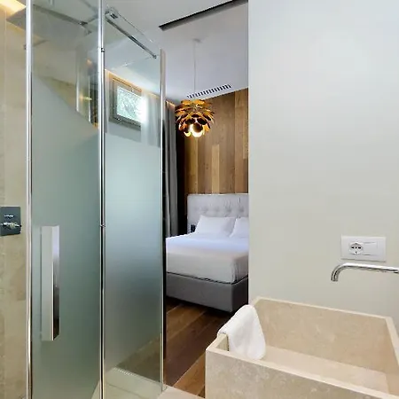 Numa Aparthotel 4*