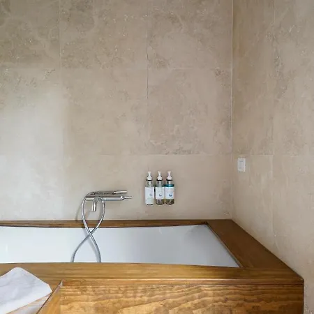 Numa Aparthotel 4*